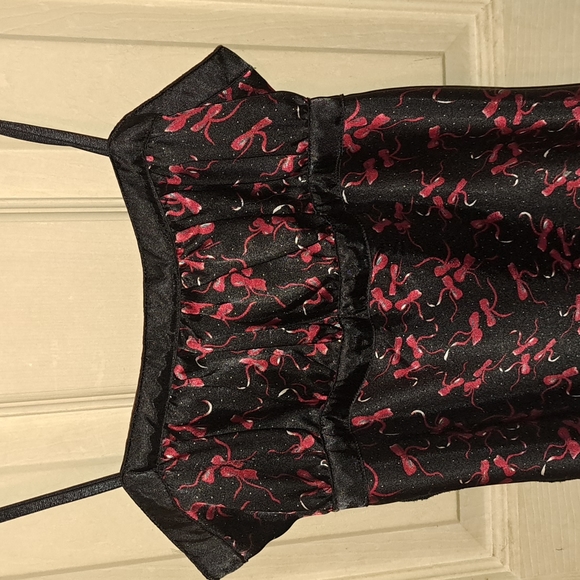 Ladies strappy black&red satin top w/ red bows. Ties in the back, size Med. - Picture 2 of 8